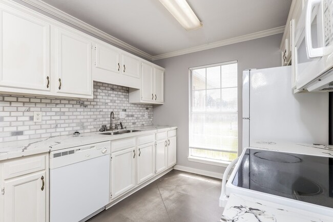 Photo - 102 Red Oak Cove