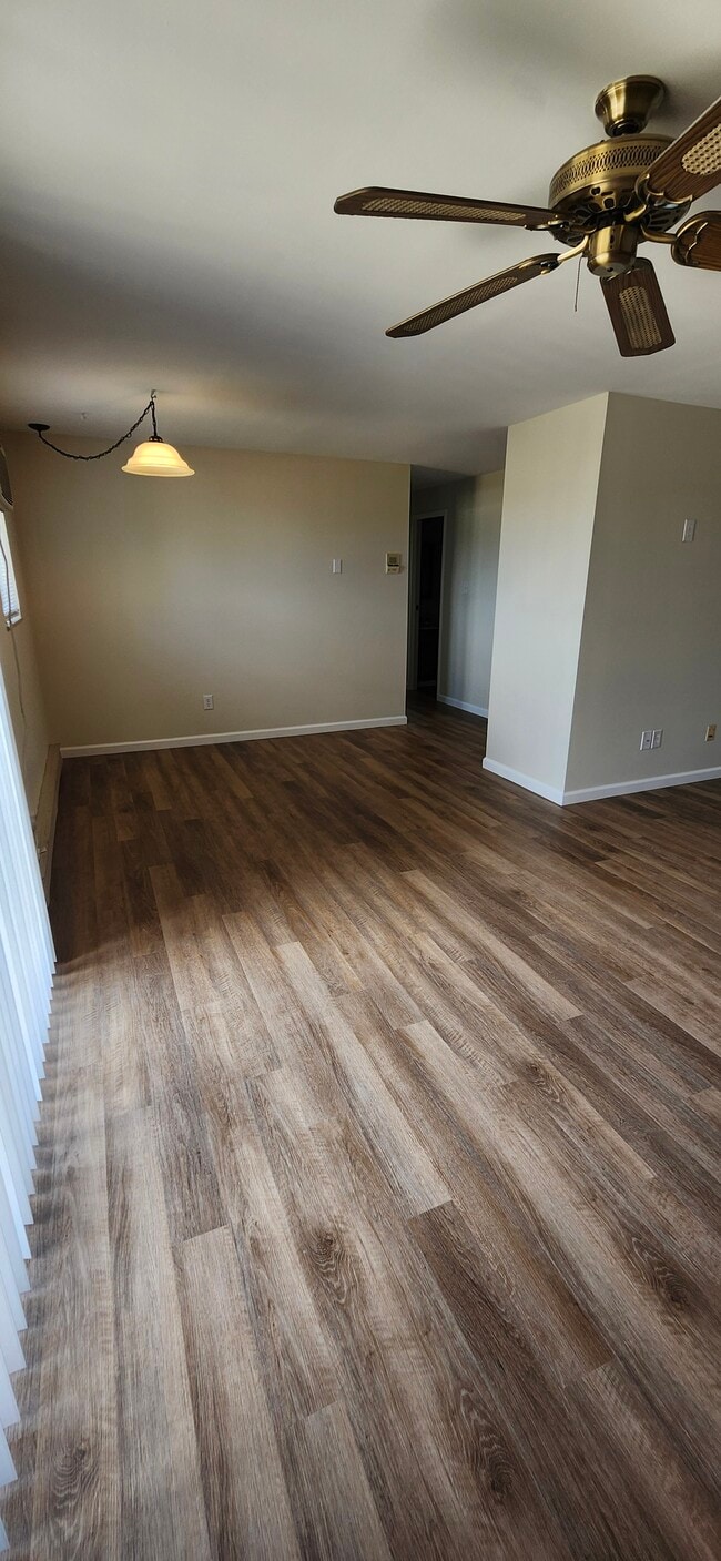 Living Room into Dining Area - 5208 Belclare Rd Unit CM11