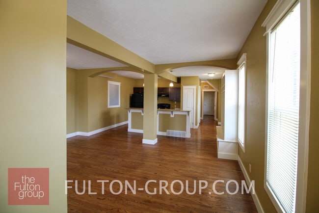 Photo - 1056 Fulton St W