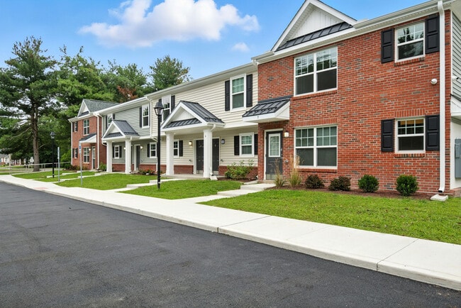 Building Photo - Diamond Court I & II Rental