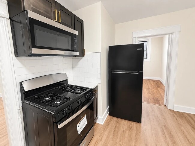 Building Photo - 160 59th St Unit B100