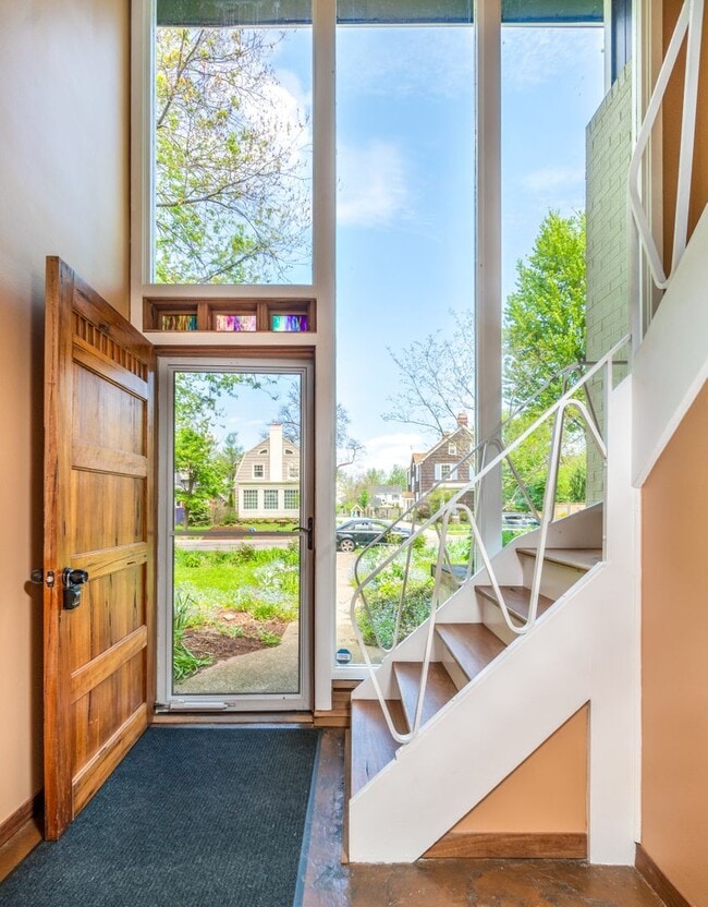Photo - Beautiful Single Family Home w Massive Yard for Rent