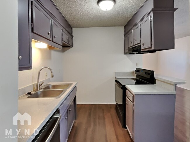 Photo - 1303 Berry Dr