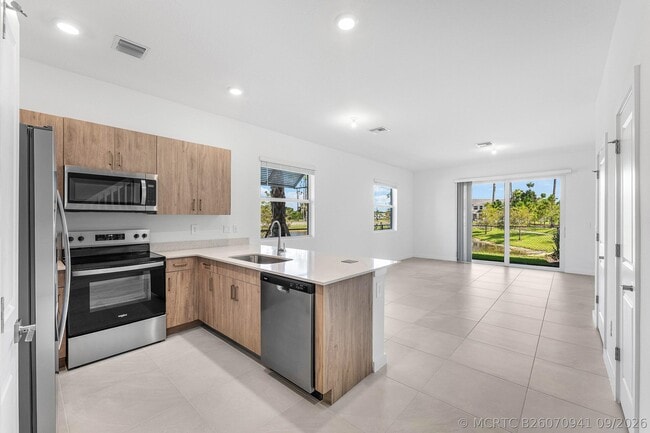 157 Lakeside Lndg Ct