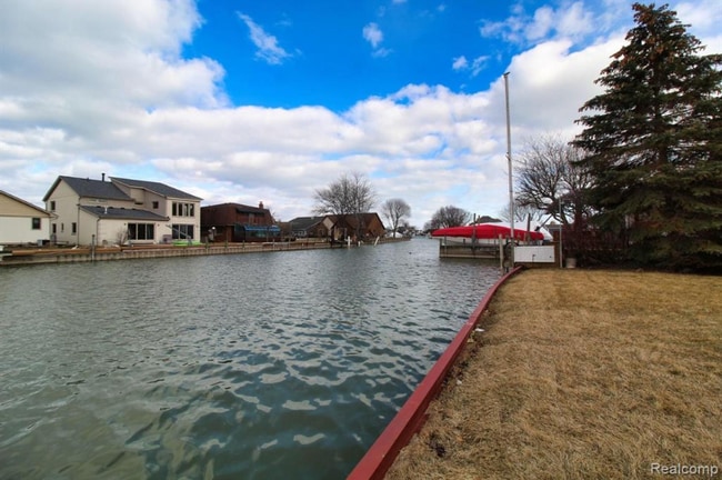 Photo - 37752 Huron Pointe Dr