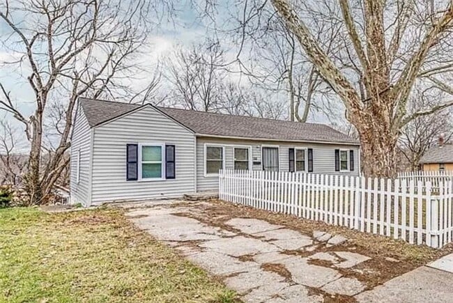 Building Photo - 4 Bedroom 1 Bath Home Rent
