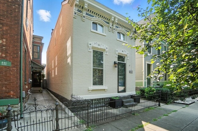 Photo - 843 Overton St
