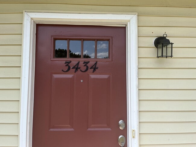 Photo - 3434 Clover Rd E