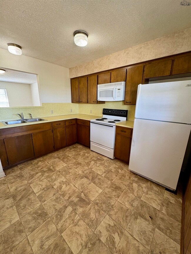 Photo - 205 E Garden Dr