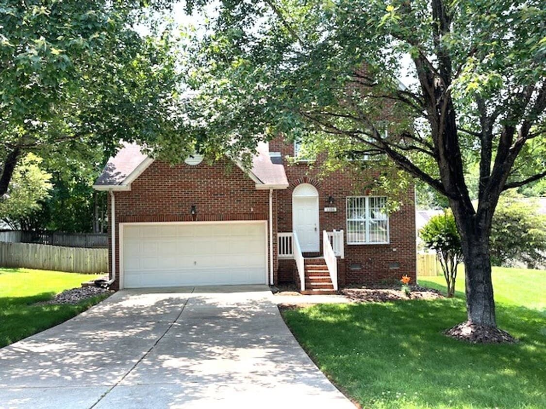 ~~ 4-Bedroom Beauty in Mebane ~~ - ~~ 4-Bedroom Beauty in Mebane ~~