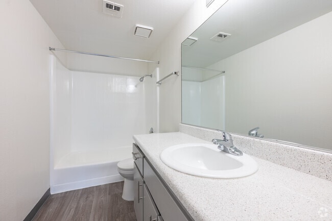 1BR, 1.5BA - 850SF - Bathroom