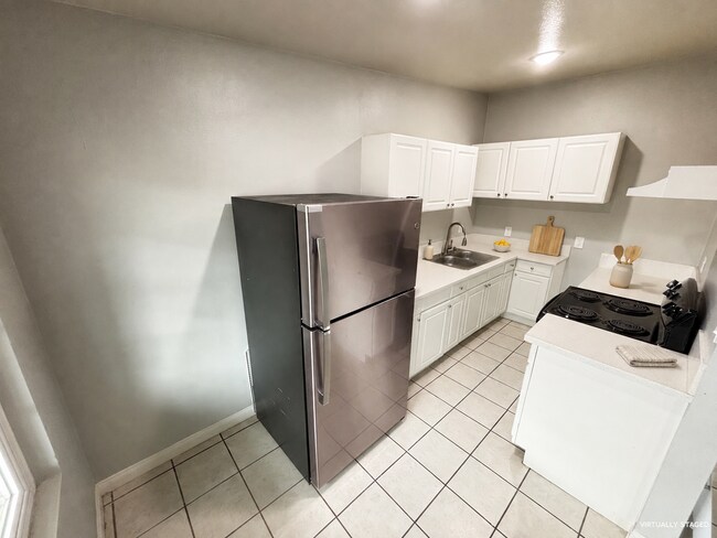 Photo - 1420 Putnam Ave
