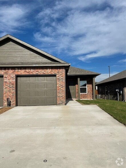 Building Photo - 2829 Peony Dr Rental