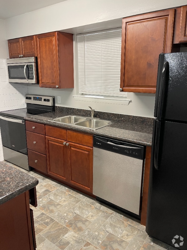 Building Photo - 2525 Annunciation St Rental