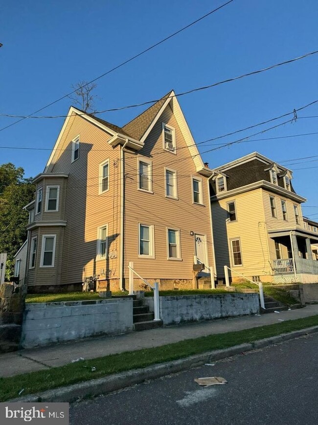 Building Photo - 47 Hopkins St Unit 1-1 Rental
