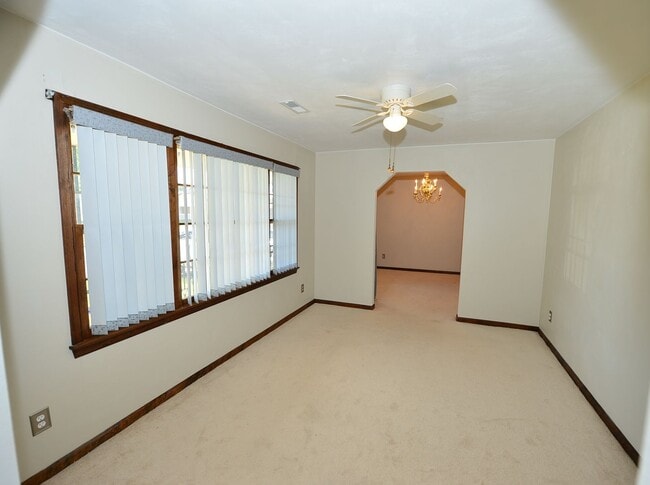 Photo - Quiet Cul-de-sac street