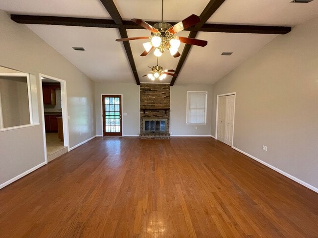 Building Photo - Regency Heights!!!