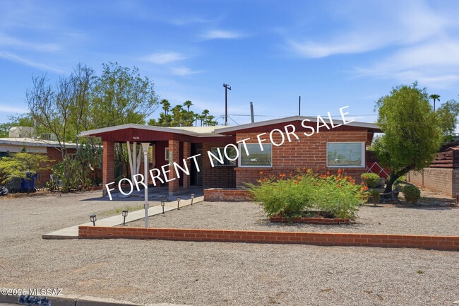Photo - 5626 E 4th St