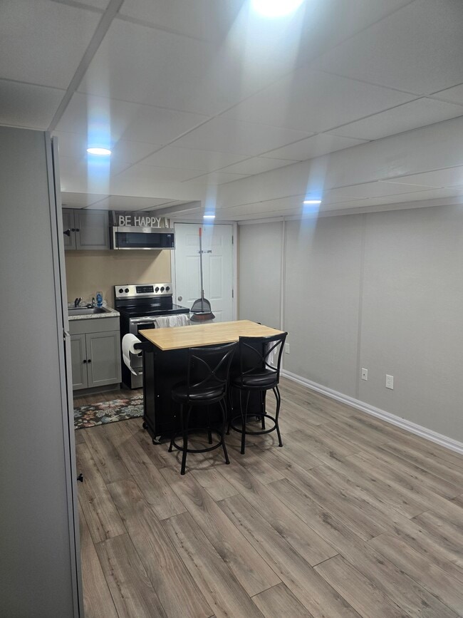 Photo - 5 Verdun Ave Unit Basement apartment