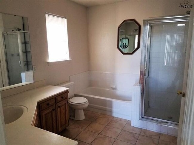 Building Photo - 3 bedroom, 2 bath close to Sheppard AFB
