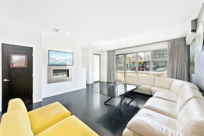 Photo - 408 E Balboa Blvd Unidad 408 E Balboa #A