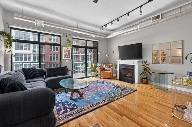 Photo - 910 W Madison St