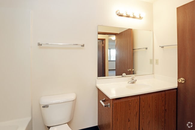 Bathroom - Total Property Management 3206 Lincoln Way