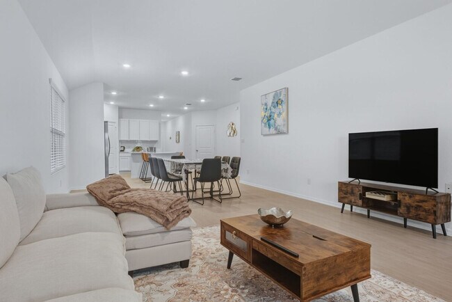 Photo - 591 Sormonne Lp Unit SI ID1492678P