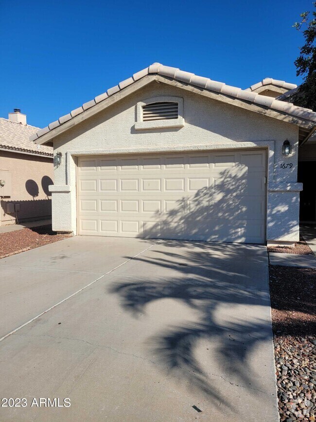 Building Photo - 1679 N La Fresa Dr Rental