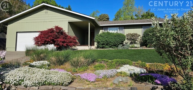 Building Photo - Single Family Home in NE Grants Pass with RV Parking