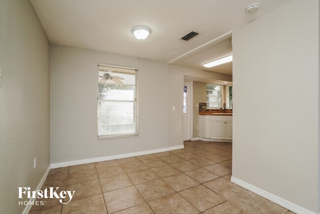 Photo - 2582 Lake View Blvd