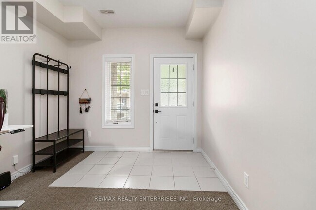 Photo - 1401 Plains Rd E