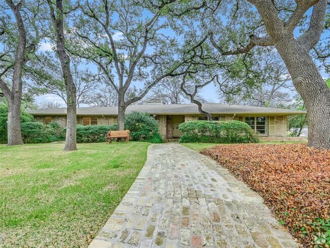 Building Photo - 2601 Tanglewood Trail Rental