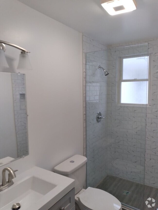Building Photo - 14 W Erie St Unit 2 Rental