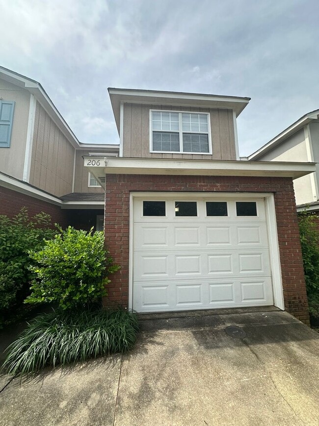 Building Photo - Foxchase Subdivision