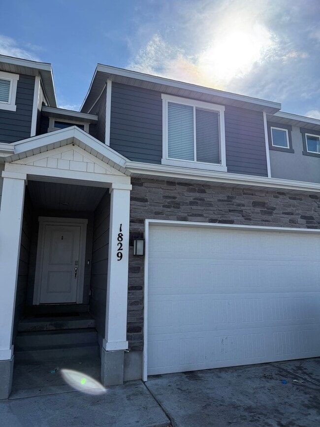 Building Photo - Gorgeous home in Payson, UT