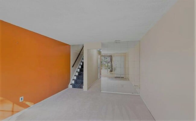 Photo - 68 Park Vallei Ln