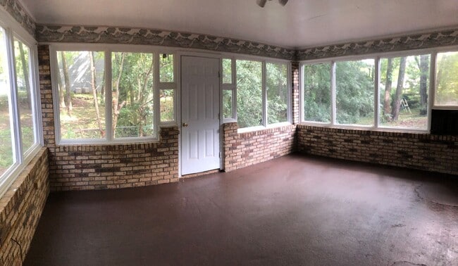 Photo - 110 Boxwood Pl N