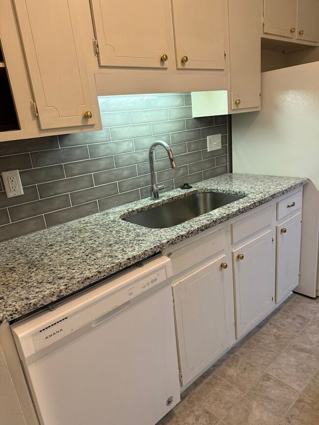 Photo - 911 Nottingham Dr