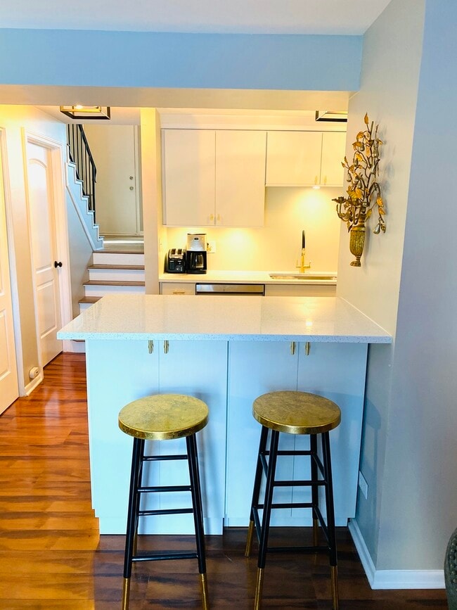 Photo - 243 N Hager Ave