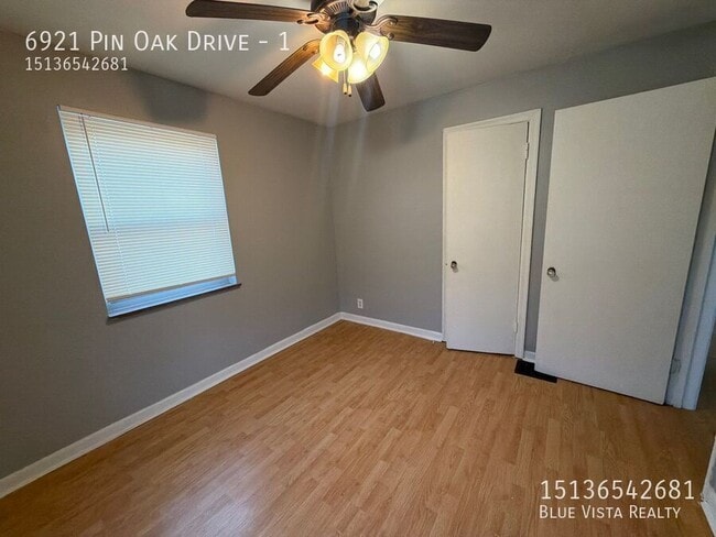 Building Photo - 6921 Pin Oak Dr Unit 1