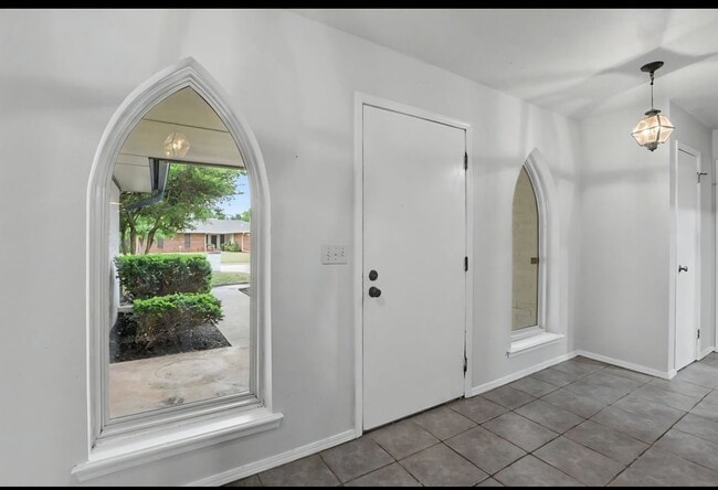 Photo - 2112 Bentham Pl