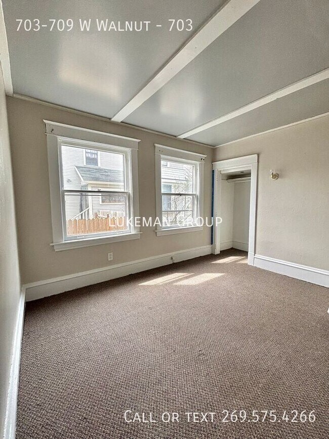 Photo - 703-709 W Walnut-703 Unidad 703