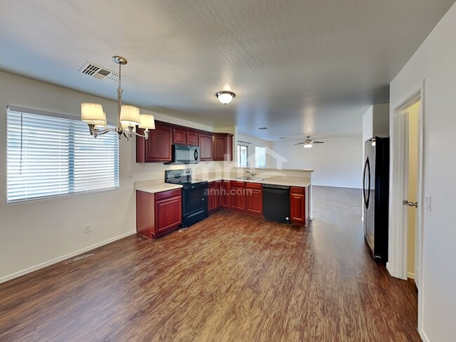 Photo - 10826 W Taft St