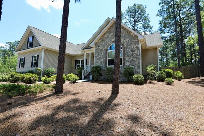 2 Riviera Dr