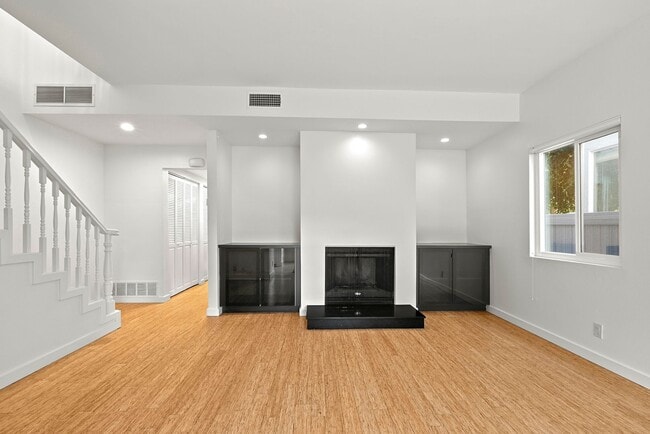 Photo - Gorgeous 3+3 Private Single Family Townhou...