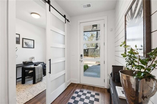 Photo - 1350 May Ave SE