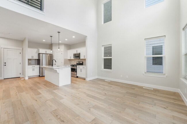 Photo - Pet-Friendly End-Unit Townhome in Lehi.