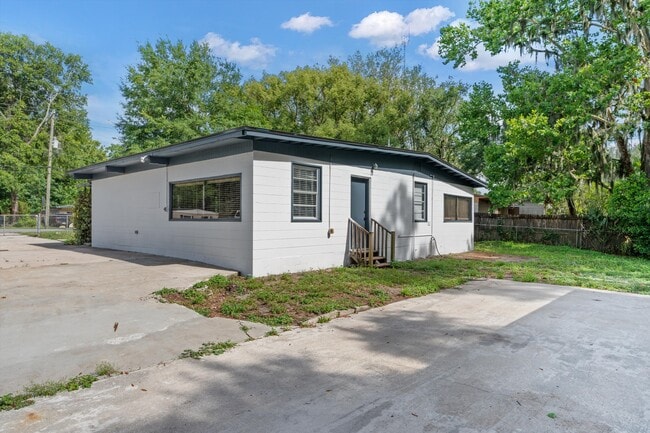 Photo - 3744 Eve Dr E