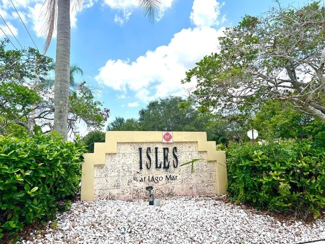 Building Photo - 731 Vista Isles Dr Unit 1526